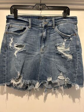 Judy Blue Medium Blue Distressed Denim shorts